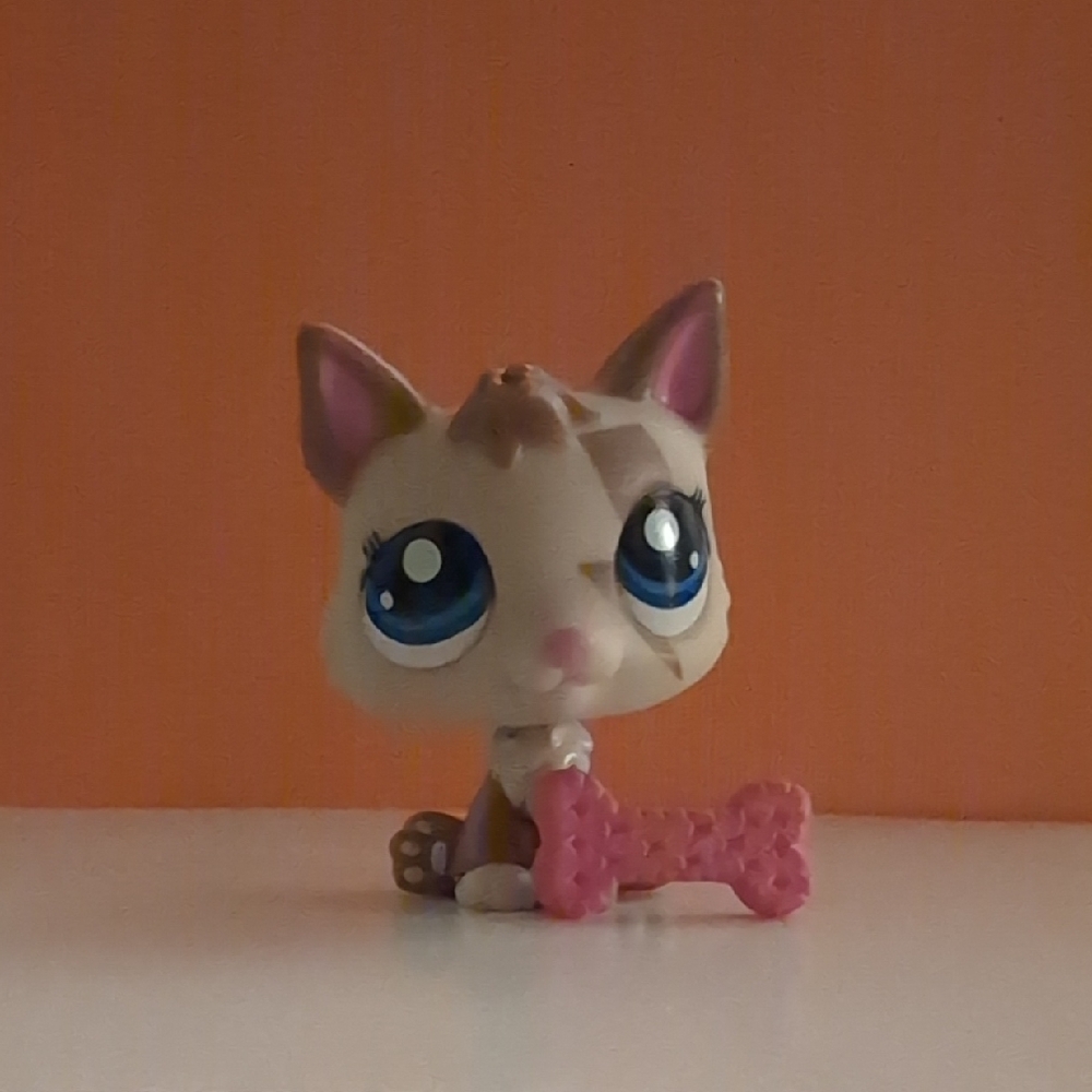 Littlest Pet Shop Dog Series 2 With Bone Accessory